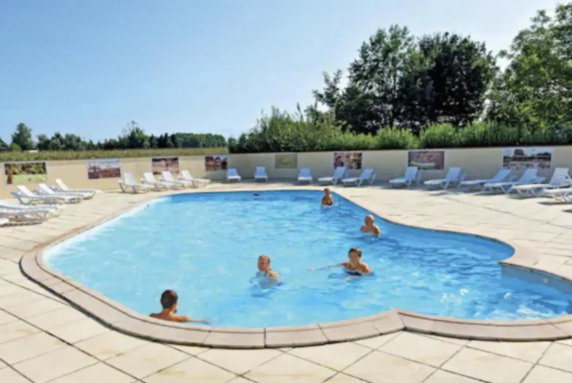 Chez Roger - Bungalow Climatise Avec Tv - 2 Chambres 4 Personnes Boofzheim Luaran gambar